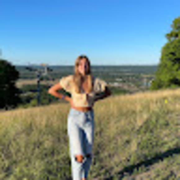 Meet your Posher, Annika - Picture 1 of 1